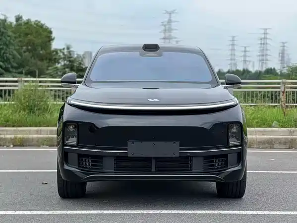 Li Auto L8 2025