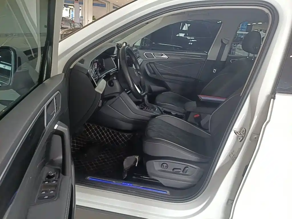 Volkswagen Tiguan L Plug-In Hybrid 2023 — фото 12