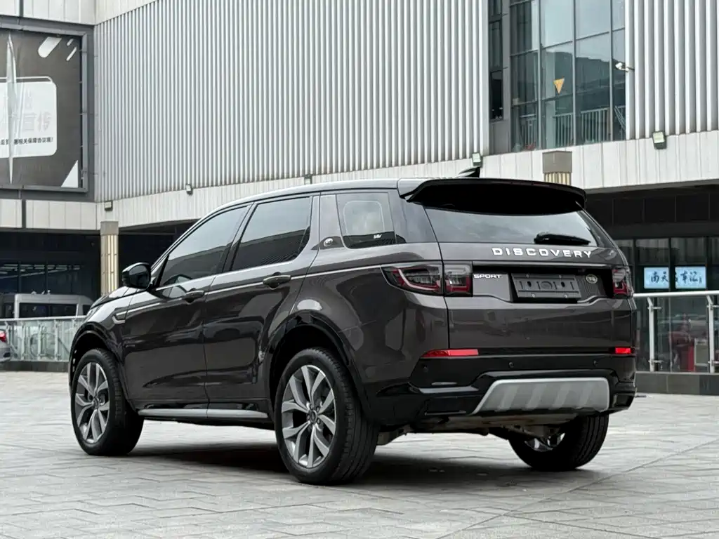 Land Rover Discovery Sport 2023 — фото 7