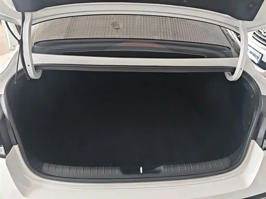 Hyundai Elantra 2025 — фото 19