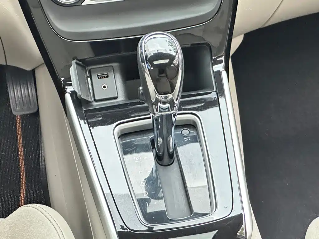 Nissan Sylphy 2017 — фото 10