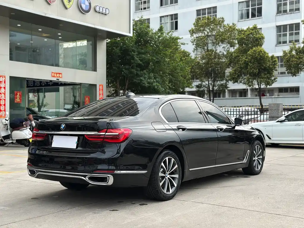 BMW 7 Series 2017 — фото 6