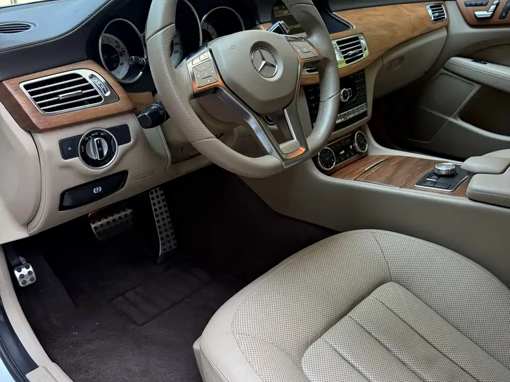 Mercedes-Benz CLS 2016 — фото 10