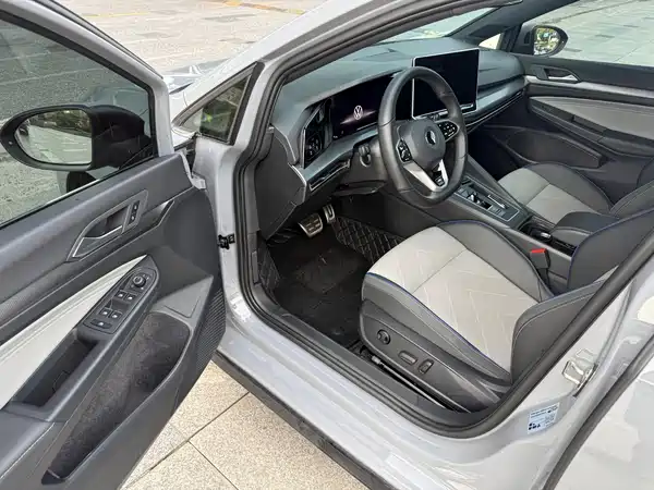 Volkswagen Golf 2025