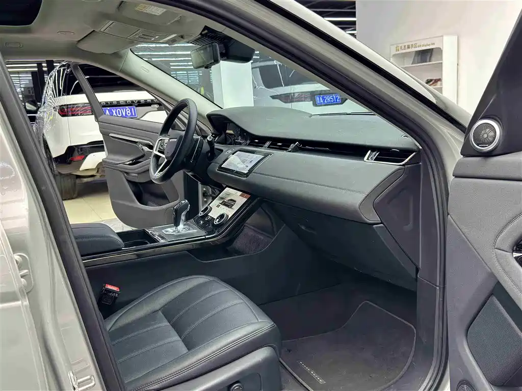 Land Rover Evoque 2024 — фото 8