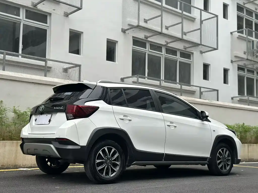 Toyota Yaris L 2023 — фото 15