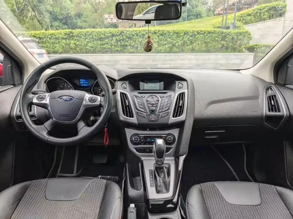 Ford Focus 2015 — фото 14