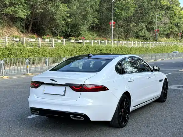 Jaguar XFL 2020