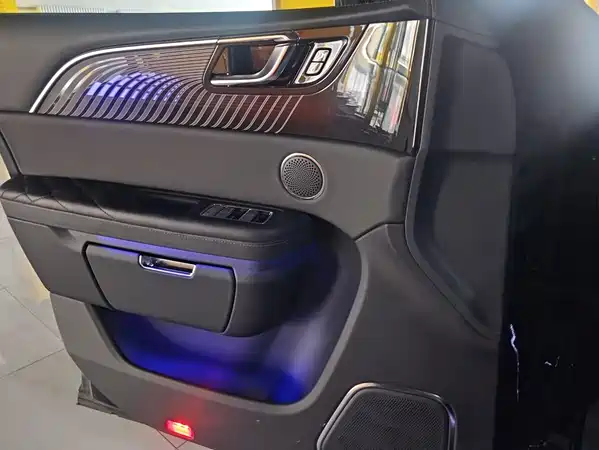 Hongqi E-HS9 2023