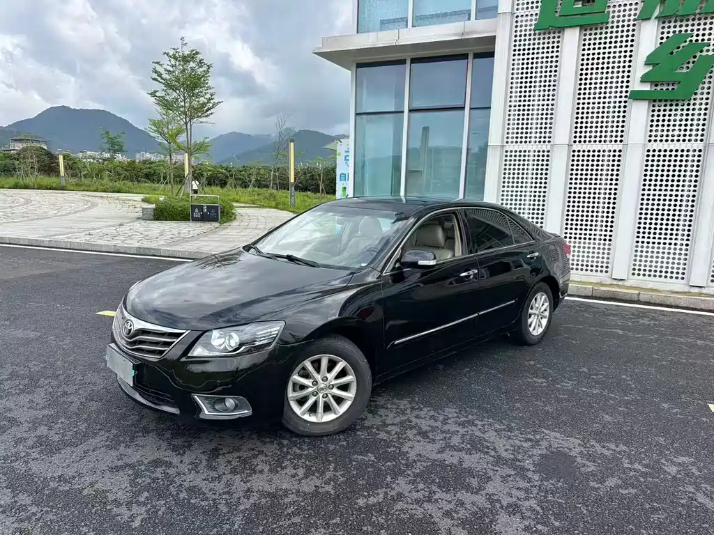 Toyota Camry 2015 — фото 1