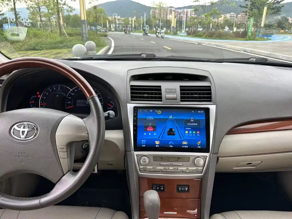 Toyota Camry 2015 — фото 14