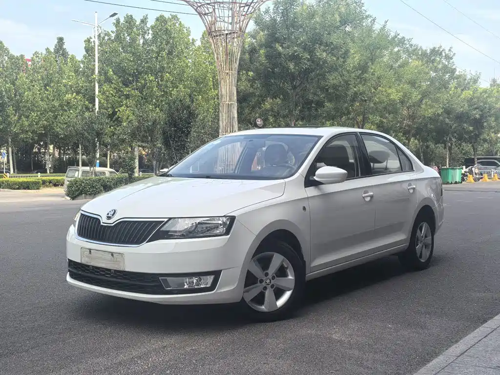 Skoda Rapid 2017 — фото 1