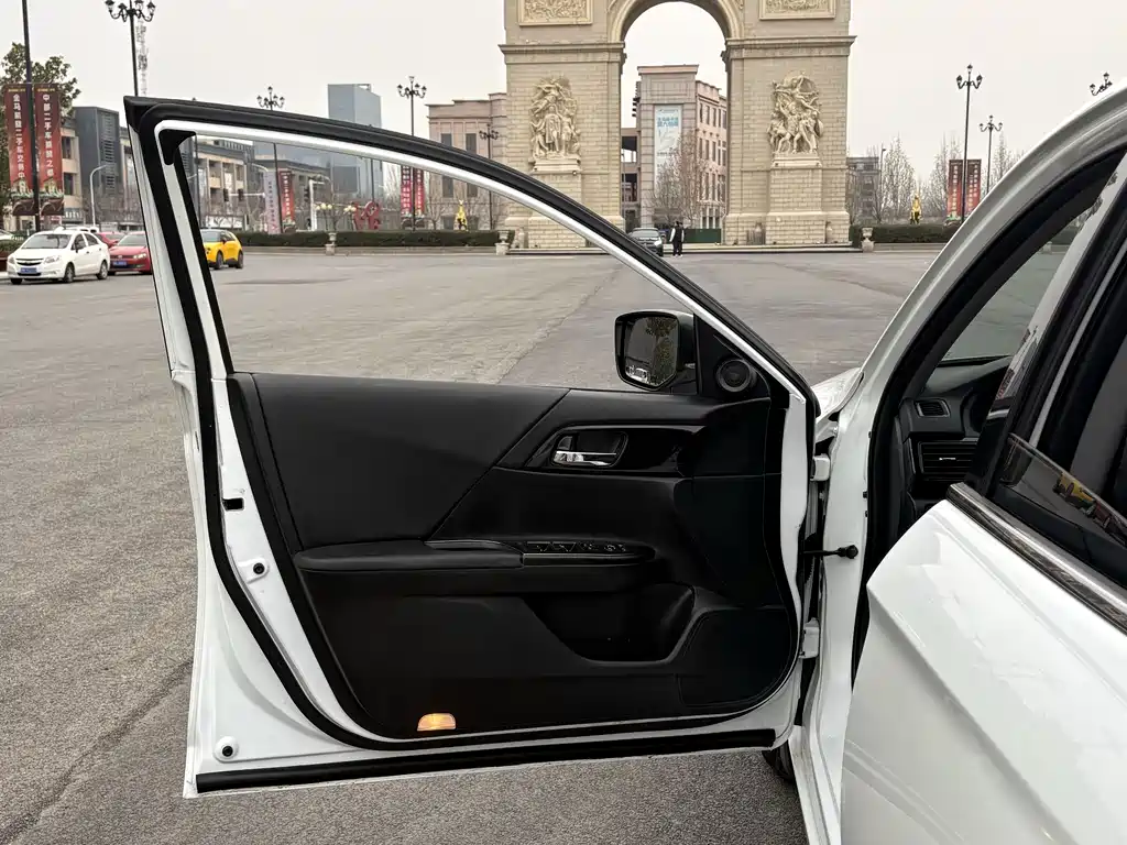 Honda Accord 2017 — фото 21
