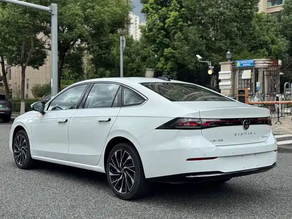 Volkswagen Sagitar 2025