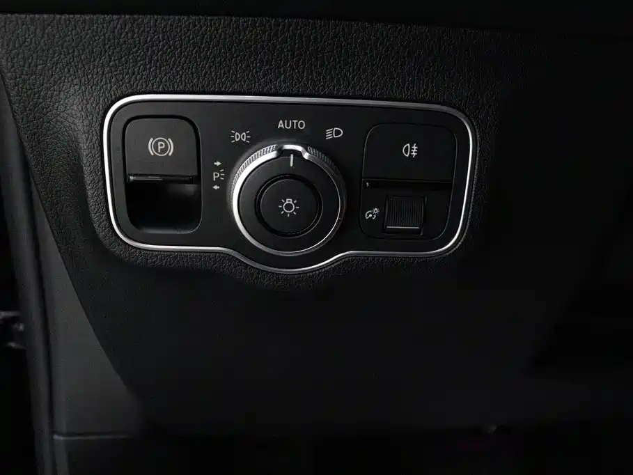 Mercedes-Benz GLB 2024 — фото 17