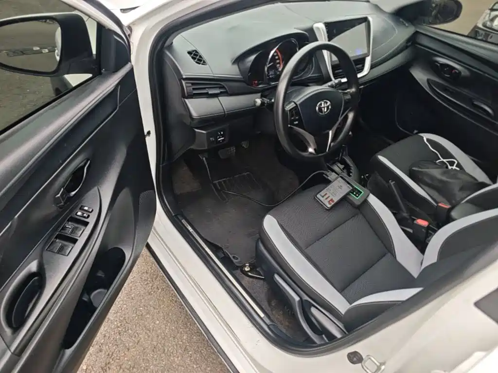 Toyota Yaris L 2023 — фото 16