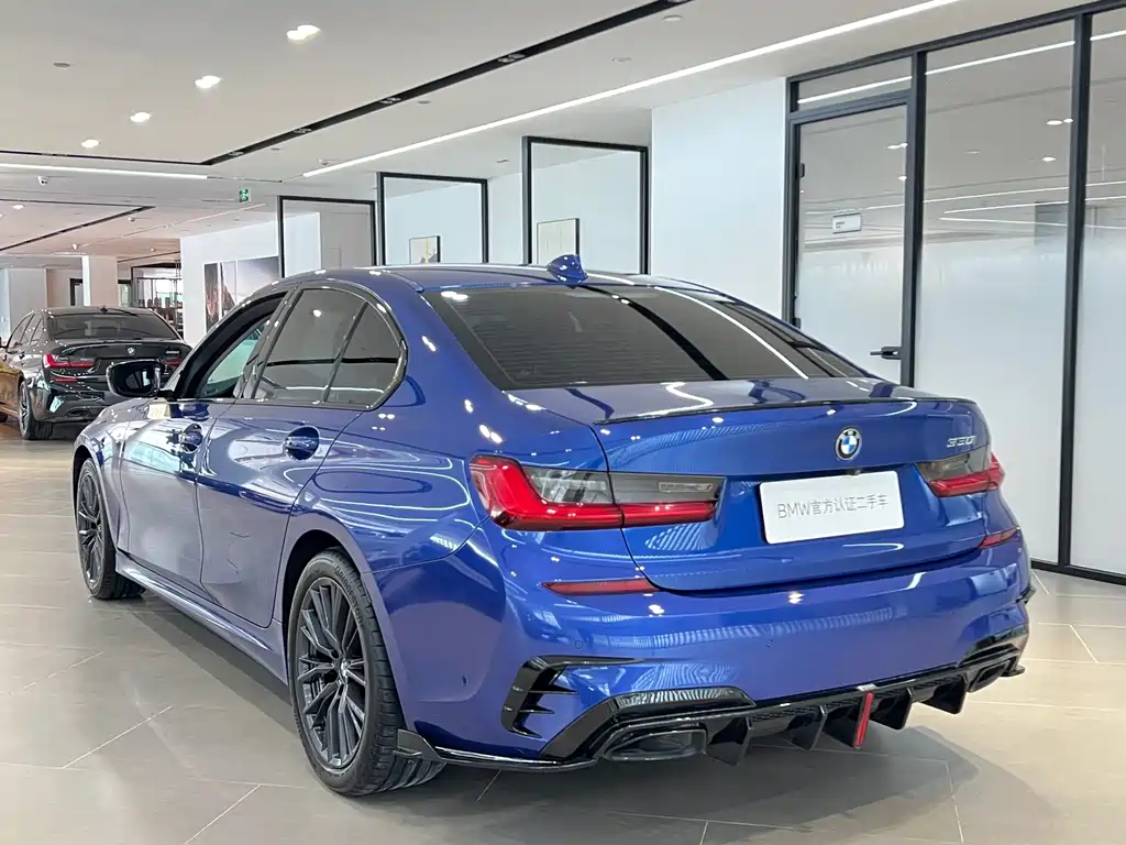 BMW 3 Series 2019 — фото 18
