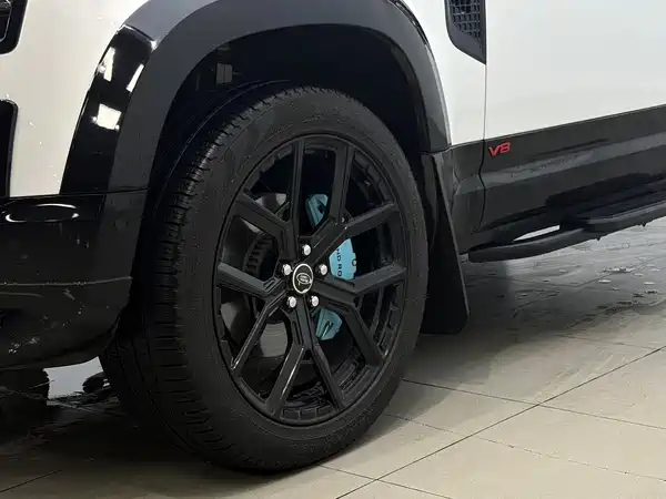 Land Rover Defender 2023