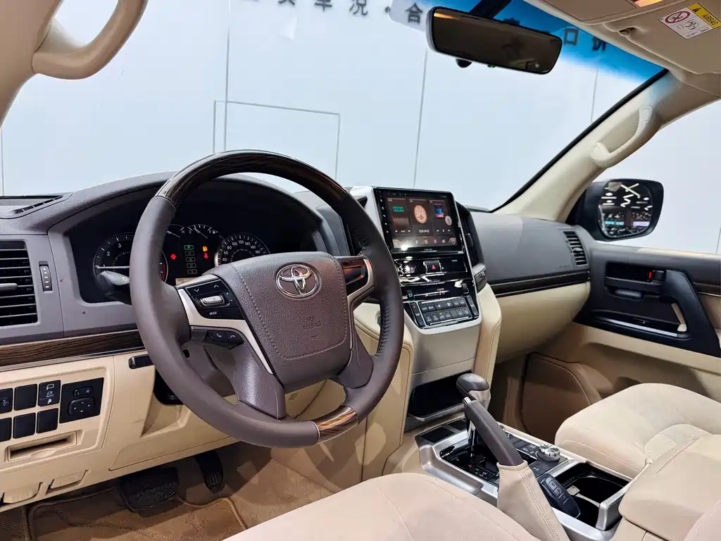 Toyota Land Cruiser 2020 — фото 8