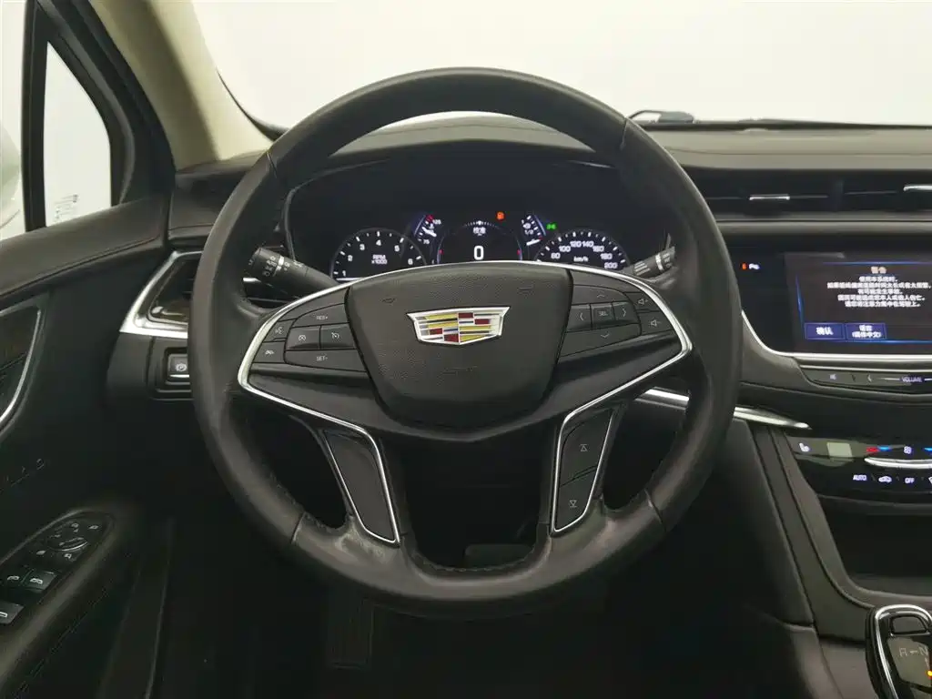 Cadillac XT5 2018 — фото 11