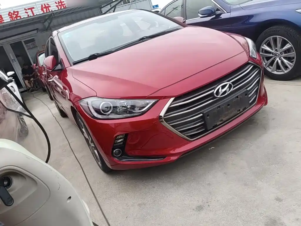 Hyundai Elantra 2019 — фото 4