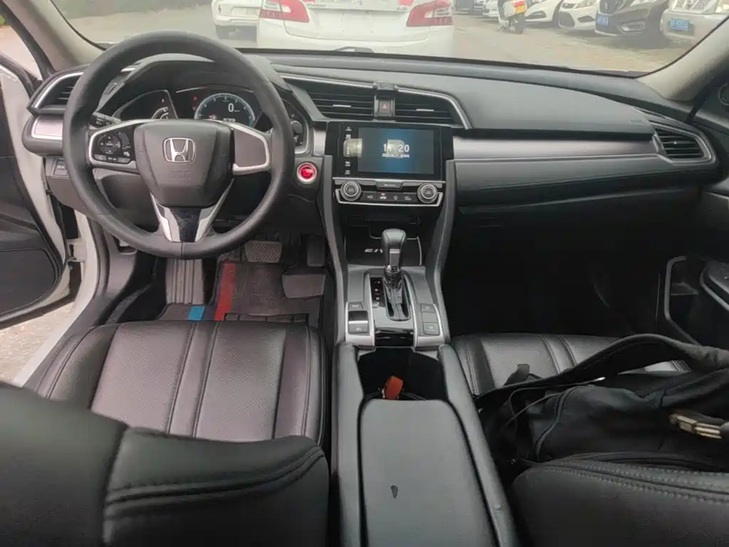 Honda Civic 2018 — фото 10