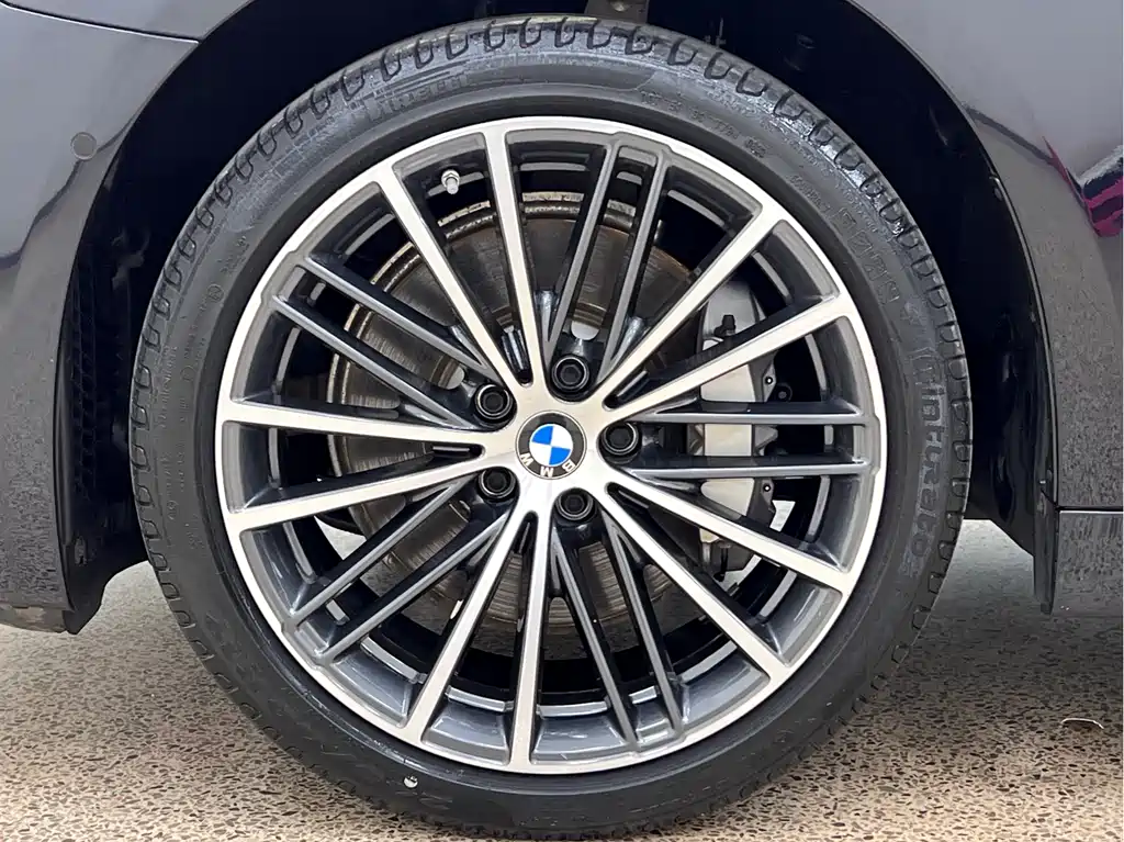 BMW 5 Series 2022 — фото 9