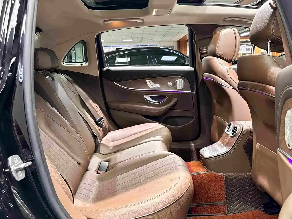 Mercedes-Benz E-Class 2022 — фото 24