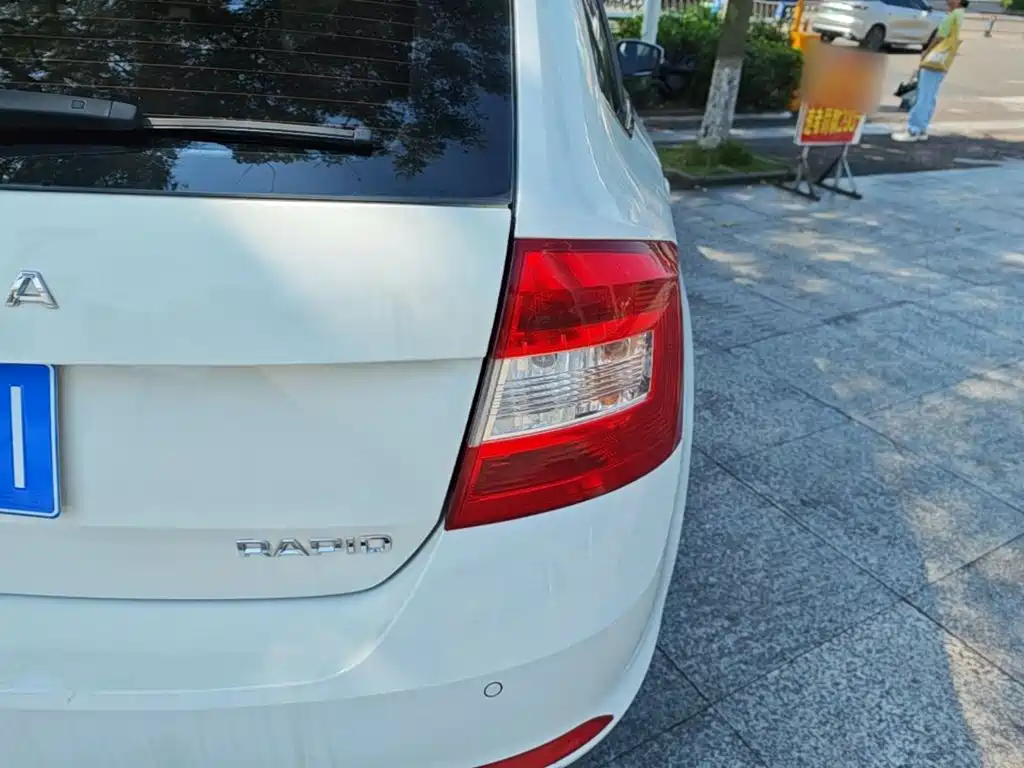 Skoda Rapid Spaceback 2019 — фото 8