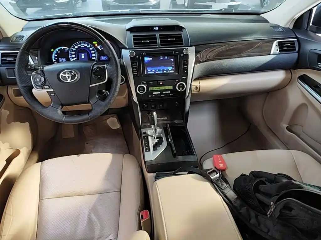 Toyota Camry 2015 — фото 16