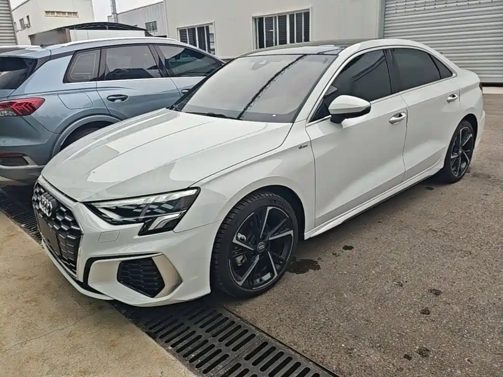 Audi A3 2022 — фото 1