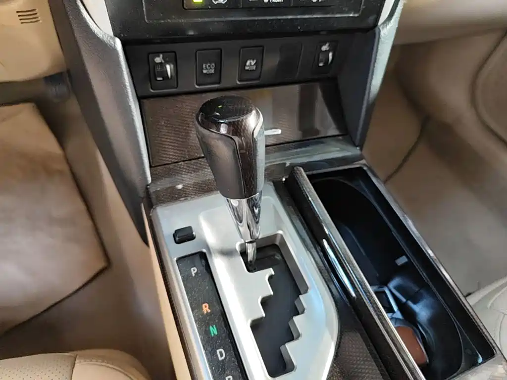 Toyota Camry 2015 — фото 21