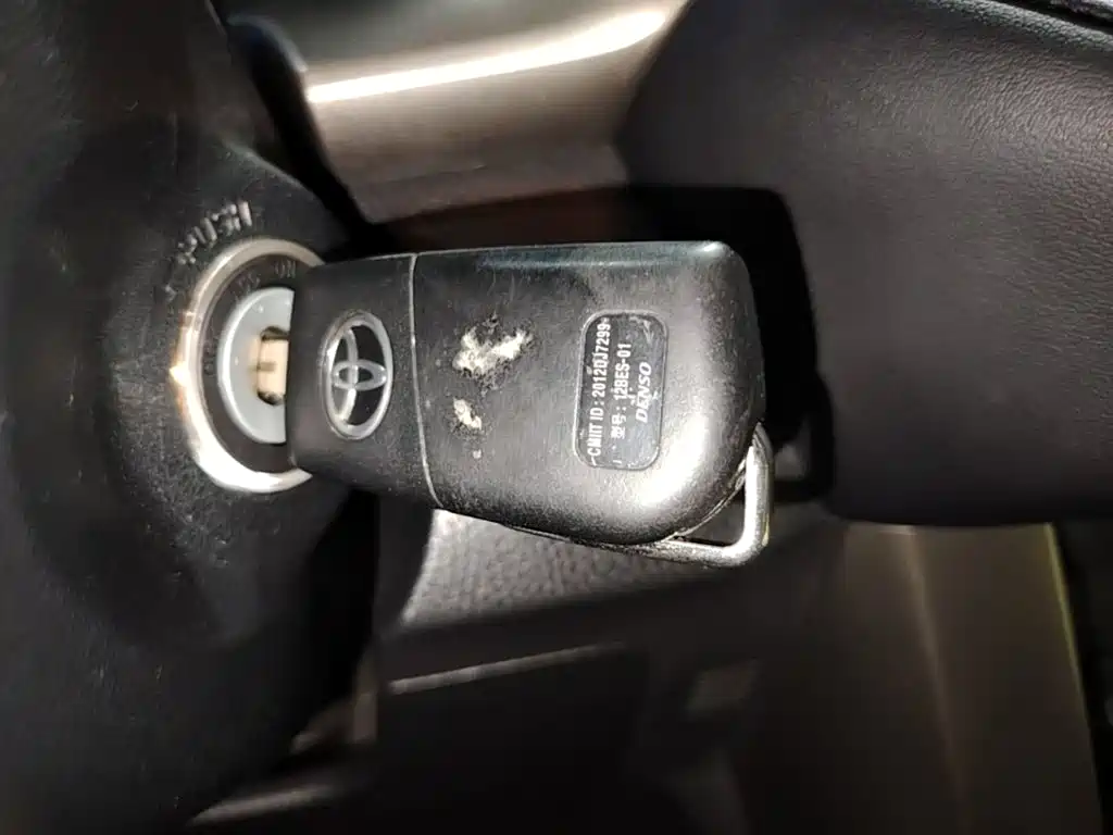 Toyota RAV4 2015 — фото 9