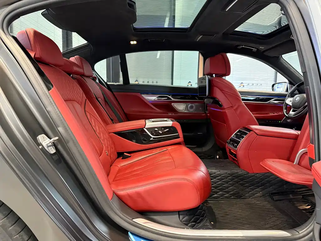 BMW 7 Series 2019 — фото 15
