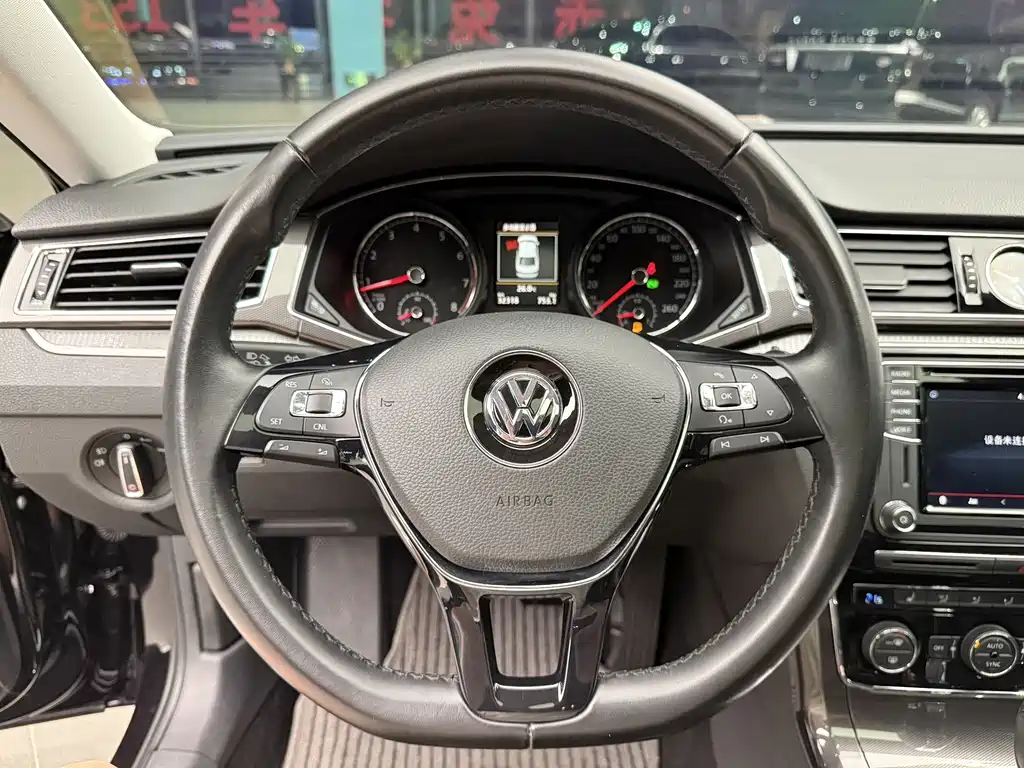 Volkswagen Passat 2018 — фото 7