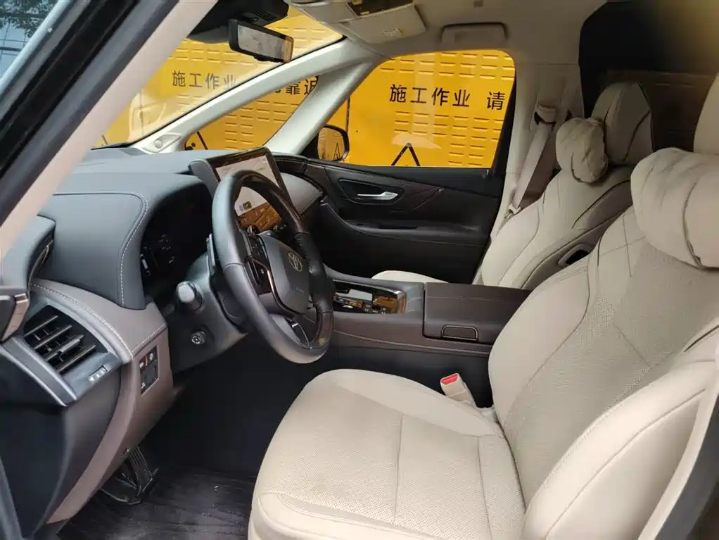 Toyota Alphard 2024 — фото 4