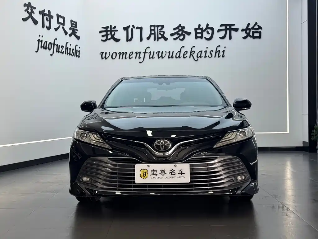 Toyota Camry 2018 — фото 1