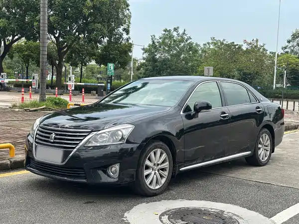 Toyota Crown 2012