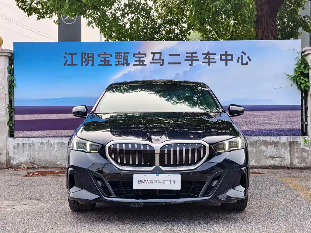 BMW 5 Series 2025 — фото 1