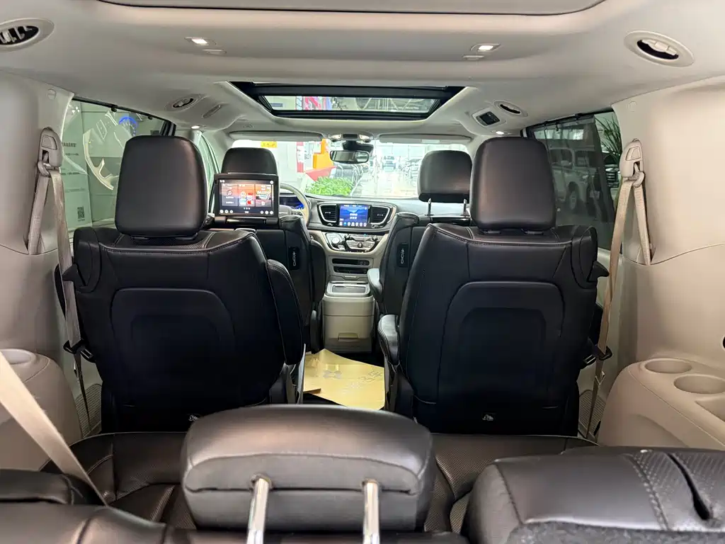 Chrysler Grand Voyager 2019 — фото 11