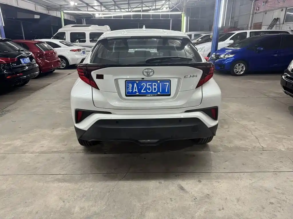 Toyota C-HR 2022 — фото 7