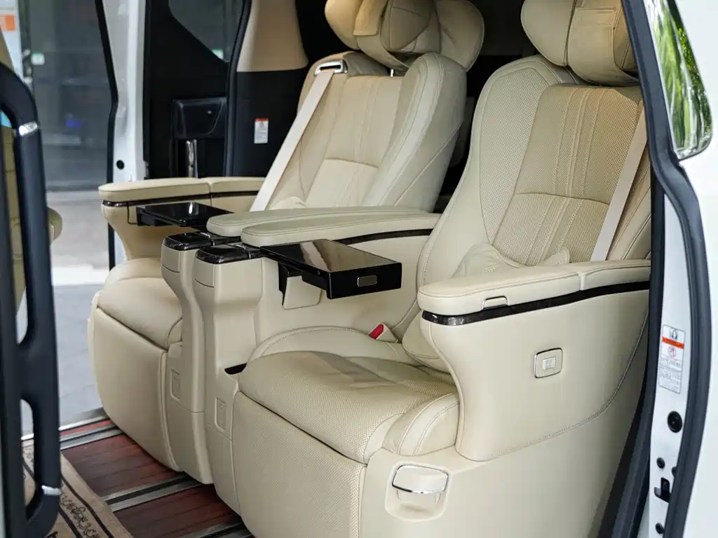 Toyota Alphard 2021 — фото 18