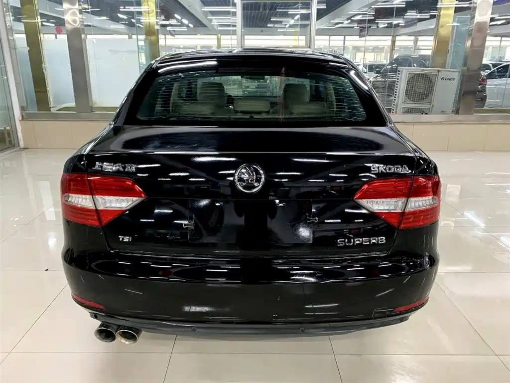 Skoda Superb 2015 — фото 11