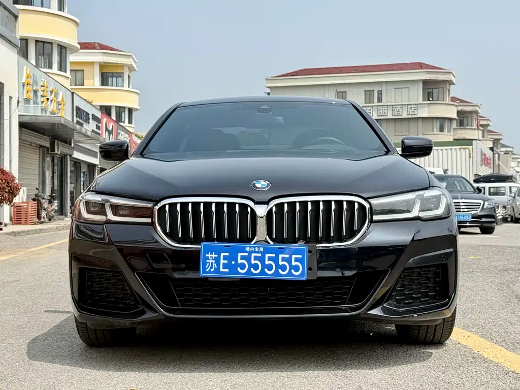 BMW 5 Series 2022 — фото 1