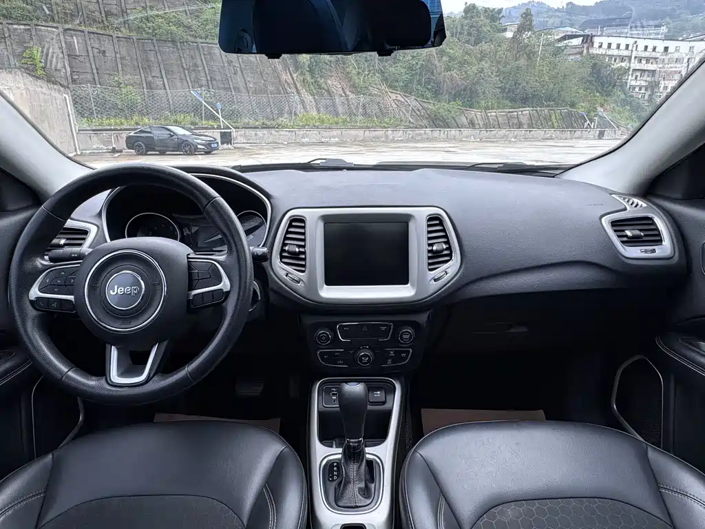 Jeep Compass 2020 — фото 15