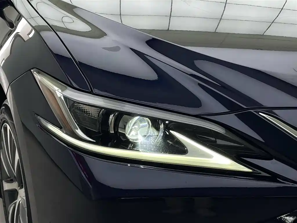Lexus ES 2021 — фото 12