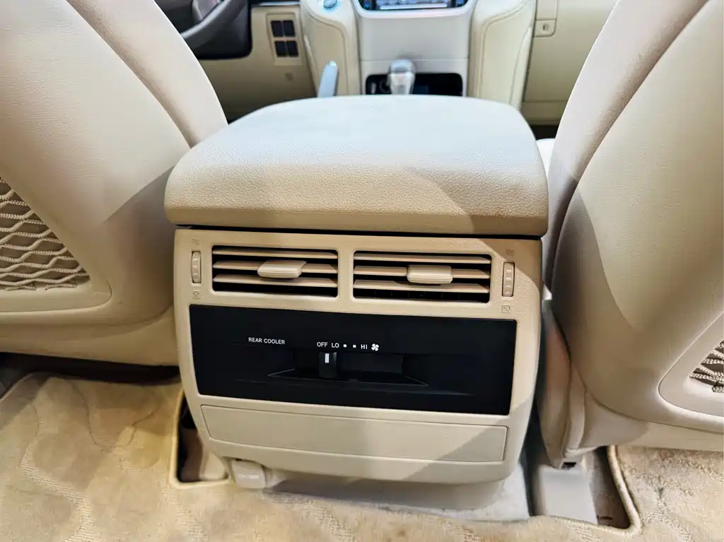 Toyota Land Cruiser 2020 — фото 19