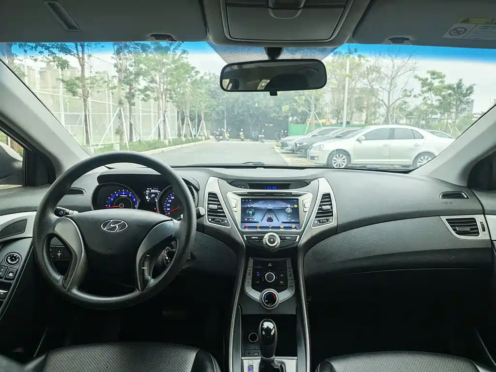 Hyundai Elantra Langdong 2017 — фото 10