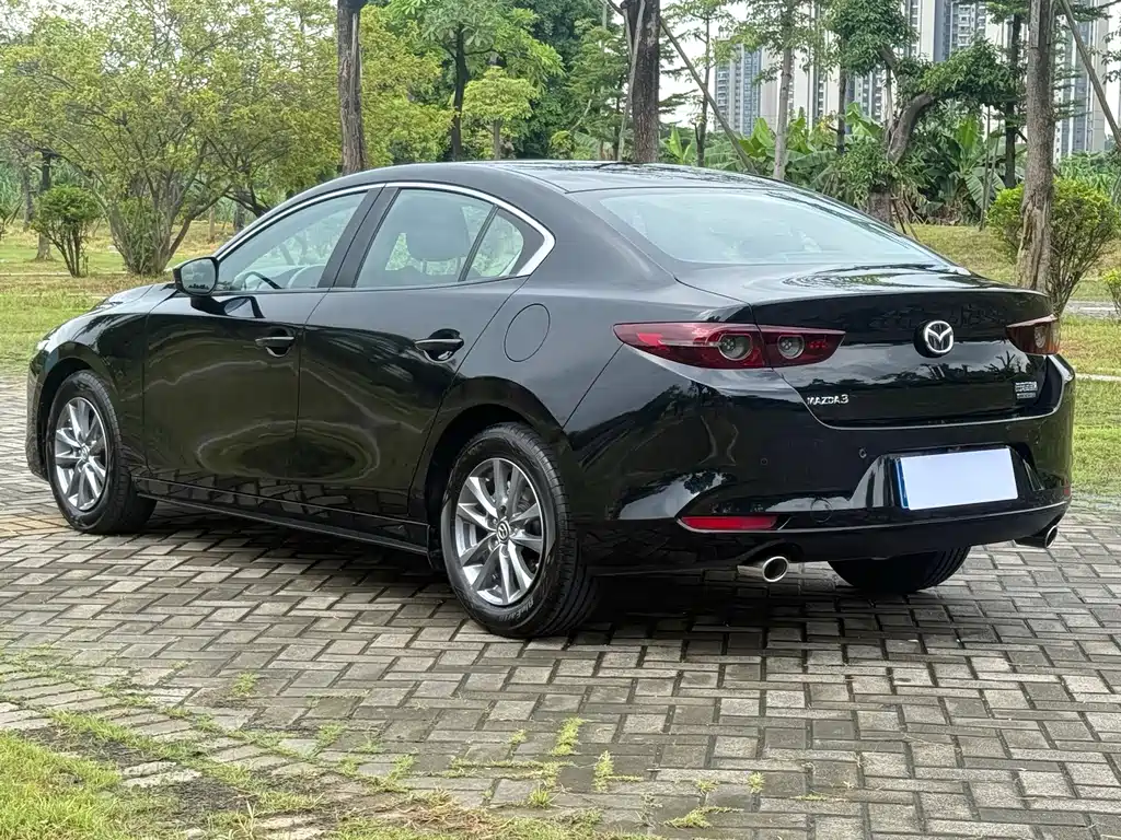 Mazda 3 Axela 2024 — фото 12