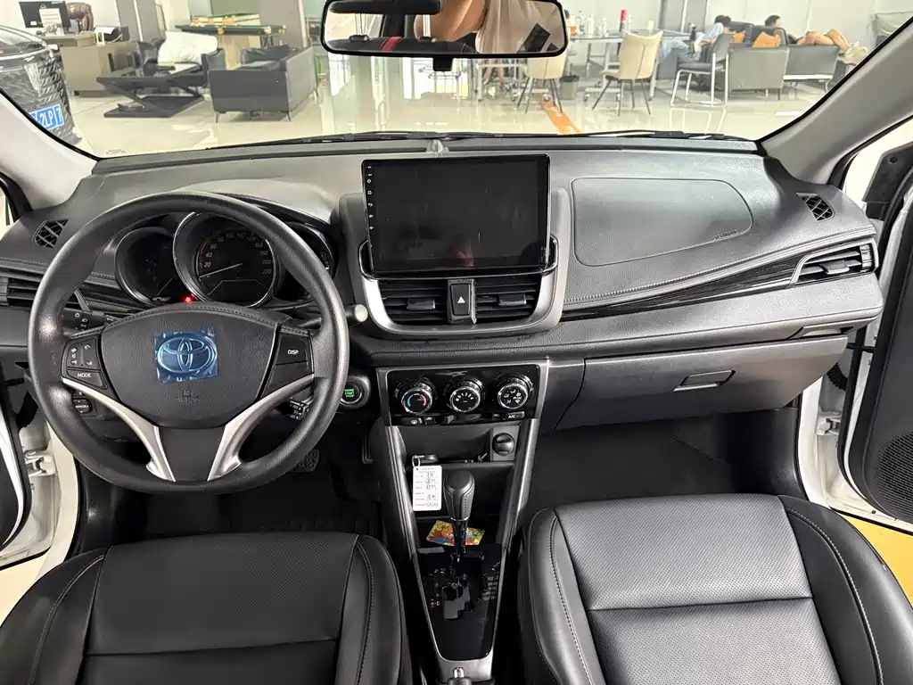 Toyota Yaris L 2023